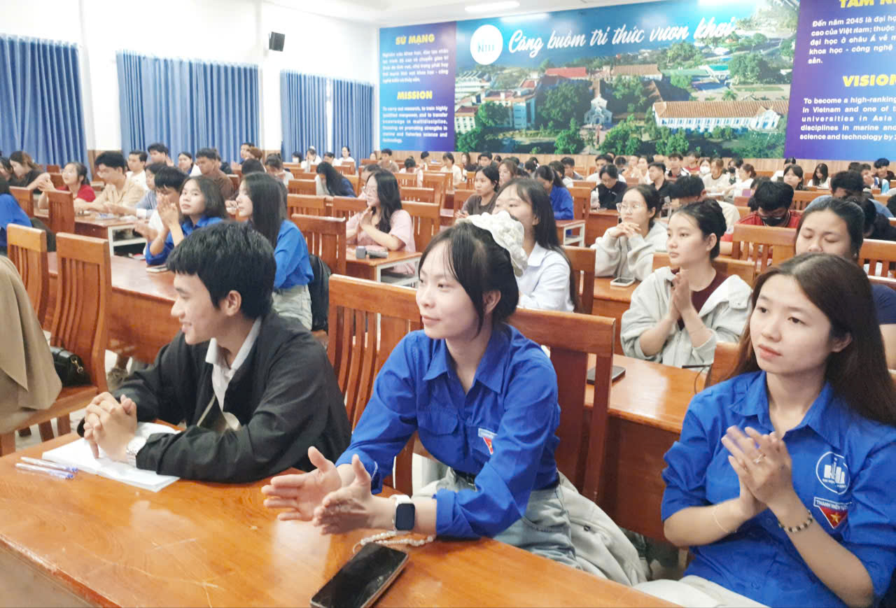 Tự khai vấn- đối diện chính mình để phát huy giá trị thật, phương pháp cần cho mọi giới